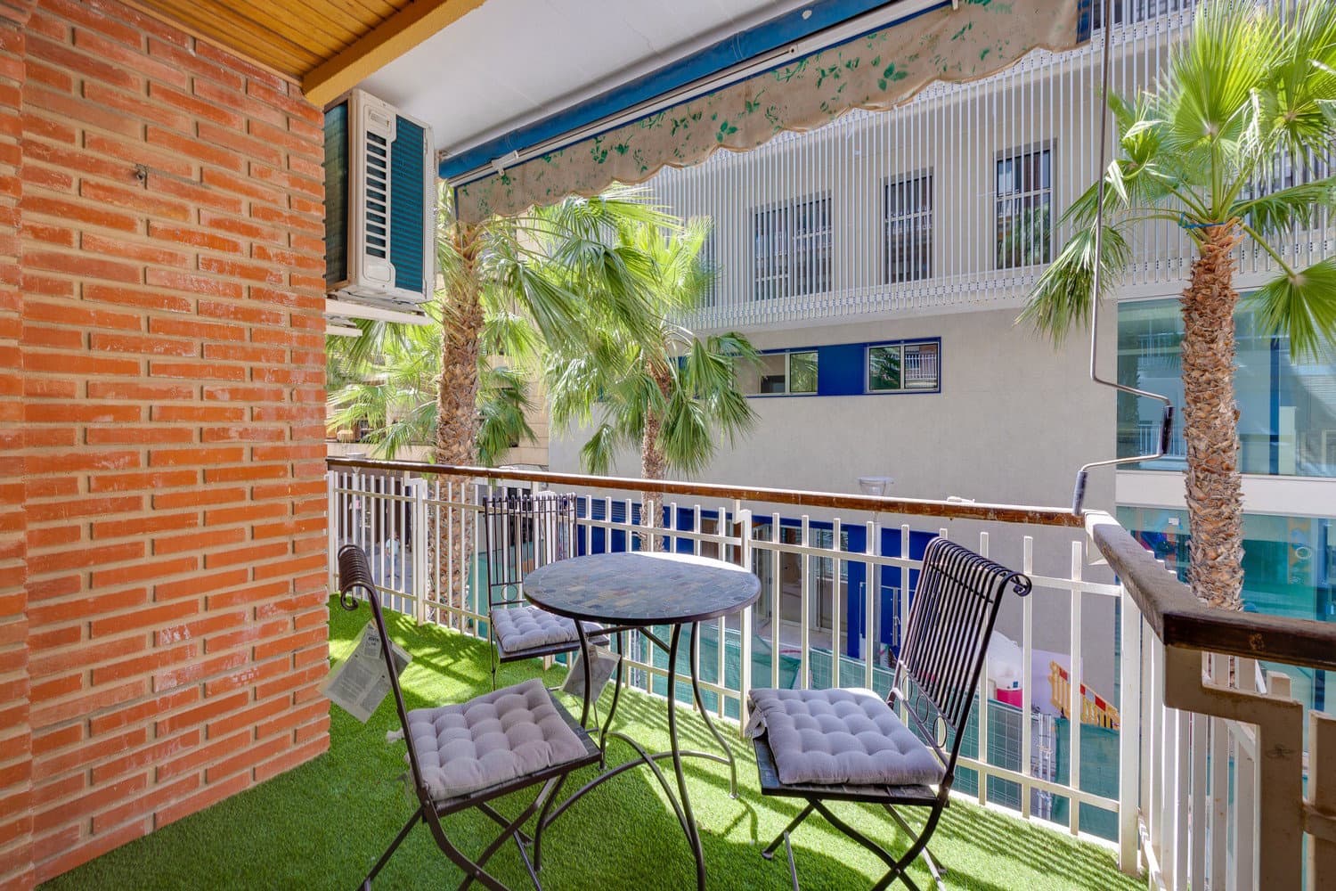 4 bedroom Apartment for sale in Torrevieja - € 285,000 (Ref: 9902094)
