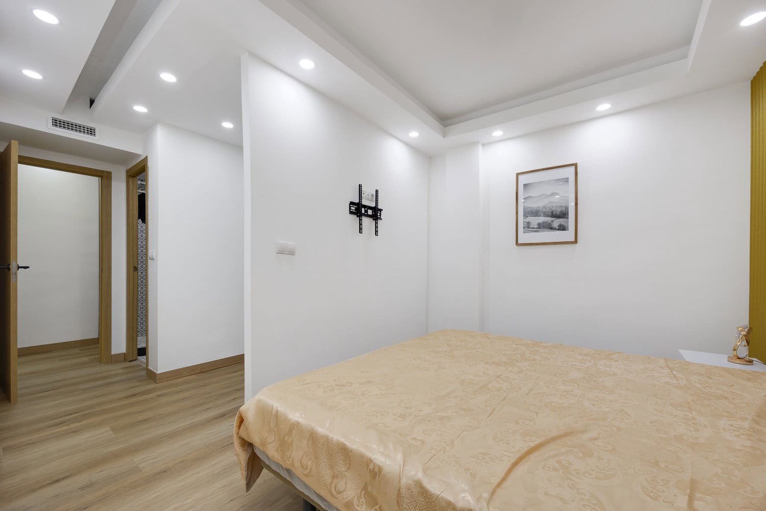 4 bedroom Apartment for sale in Torrevieja - € 285,000 (Ref: 9902094)