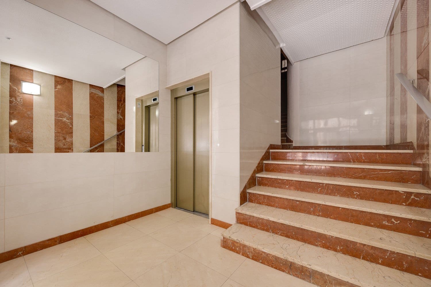 4 bedroom Apartment for sale in Torrevieja - € 285,000 (Ref: 9902094)