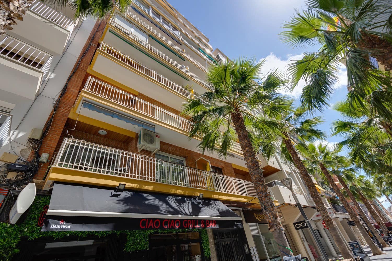 4 bedroom Apartment for sale in Torrevieja - € 285,000 (Ref: 9902094)