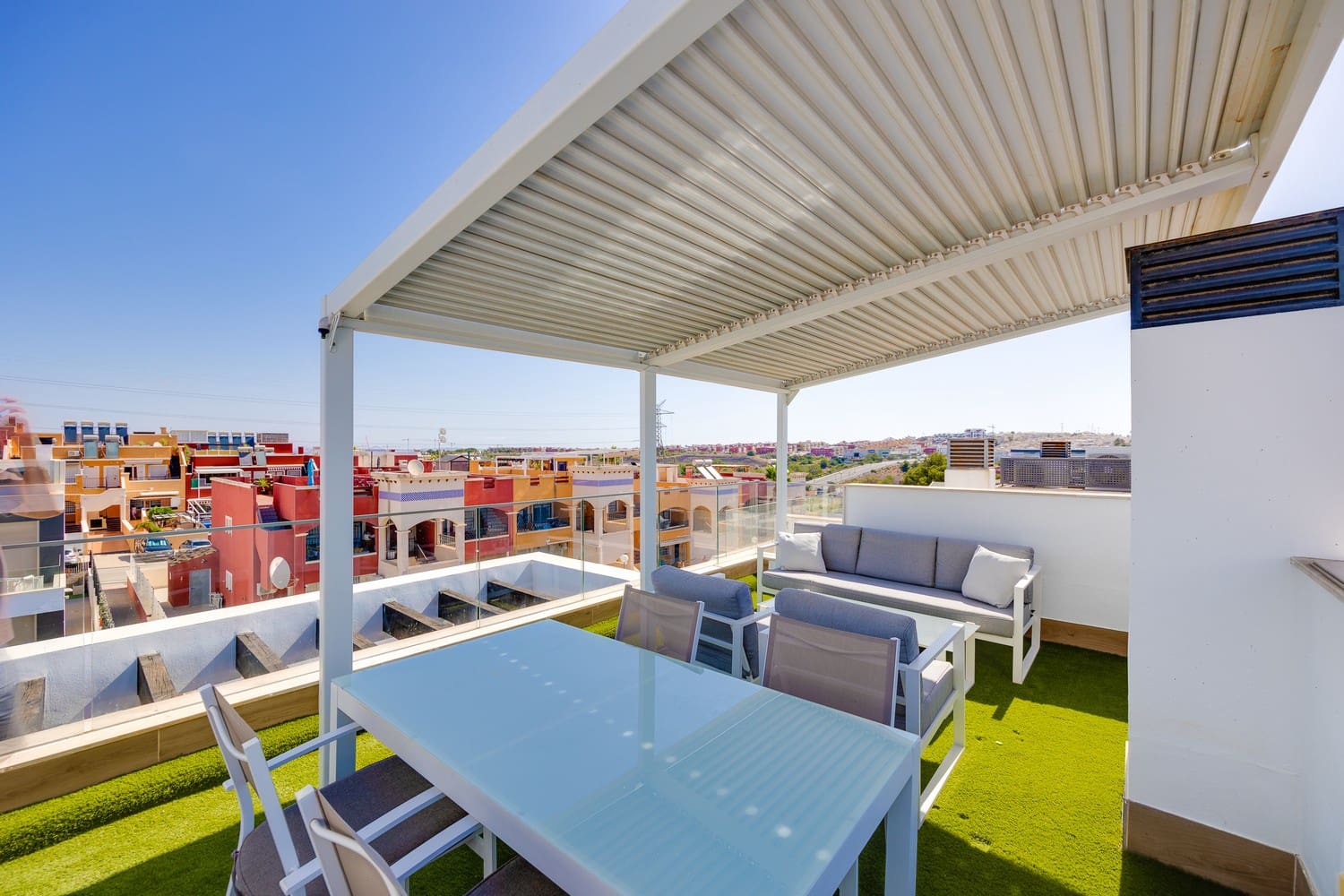 4 sovrum Villa till salu i Villamartin med pool - 479 000 € (Ref: 9905080)