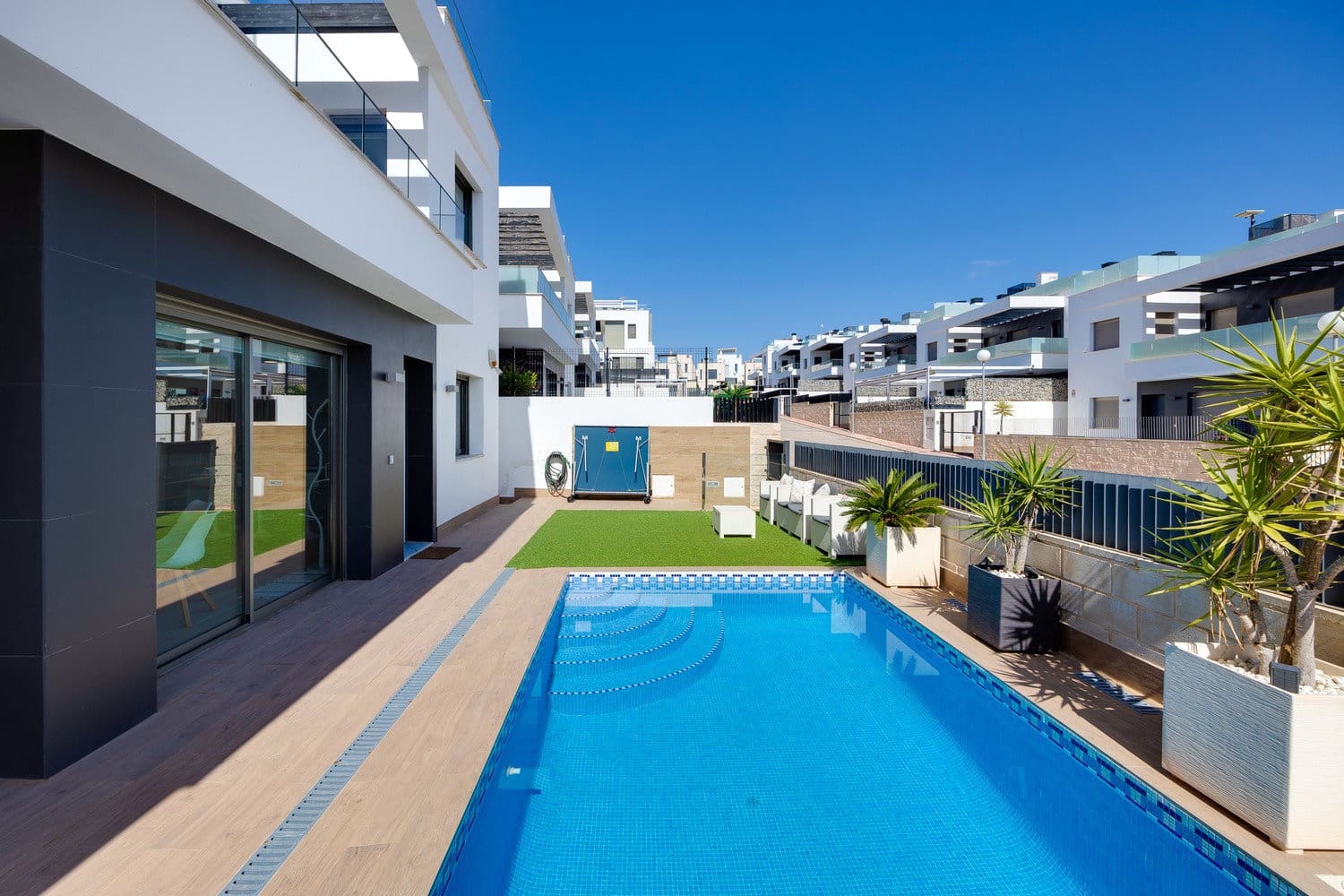 4 chambre Villa/Maison à vendre à Orihuela Costa avec piscine - 479 000 € (Ref: 9905080)