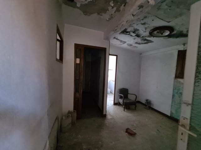 3 bedroom Townhouse for sale in Tortosa - € 48,000 (Ref: 10030626)