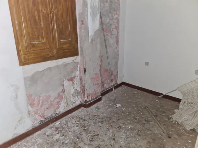 3 bedroom Townhouse for sale in Tortosa - € 48,000 (Ref: 10030626)