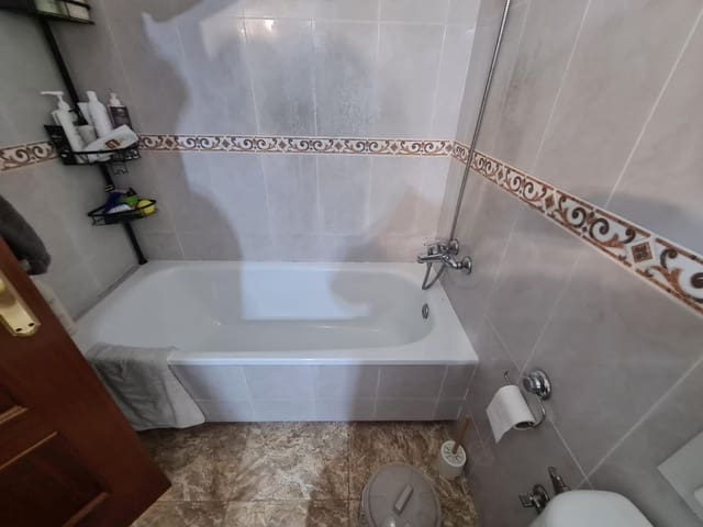 3 slaapkamer Appartement te koop in El Raval de Crist, Roquetes met garage - € 165.000 (Ref: 10173997)