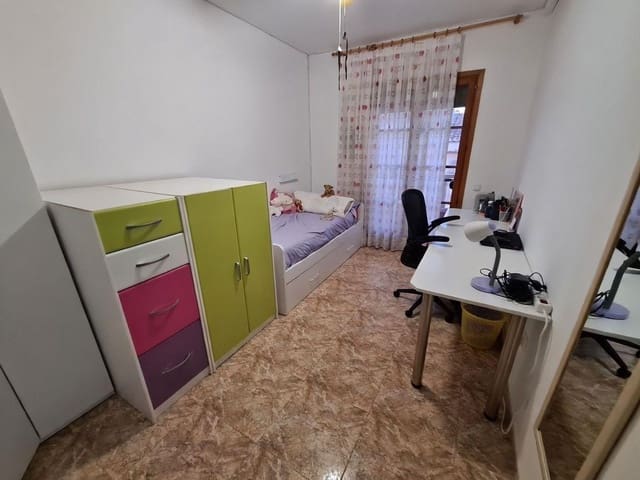 3 bedroom Apartment for sale in El Raval de Crist, Roquetes with garage - € 165,000 (Ref: 10173997)