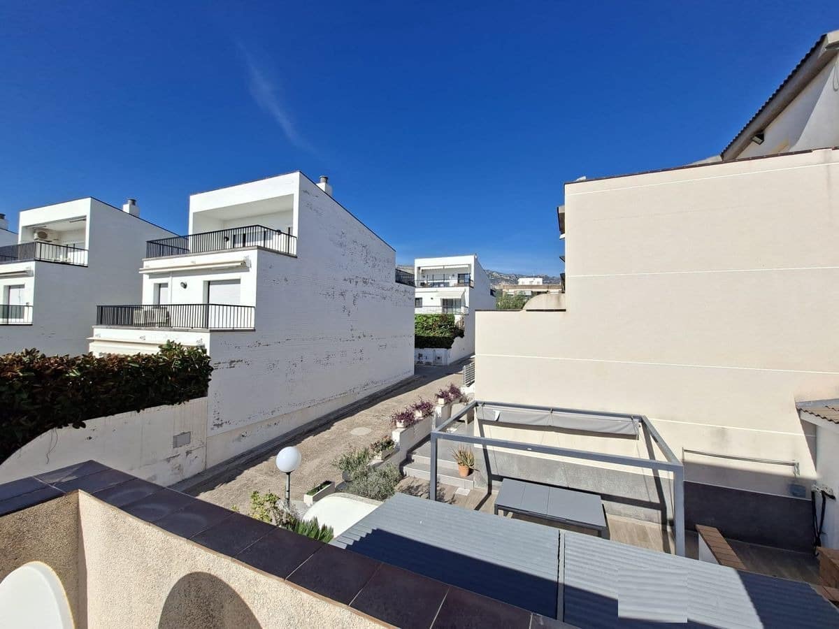 4 slaapkamer Rijtjeshuis te koop in Alcanar met zwembad garage - € 395.000 (Ref: 10187136)