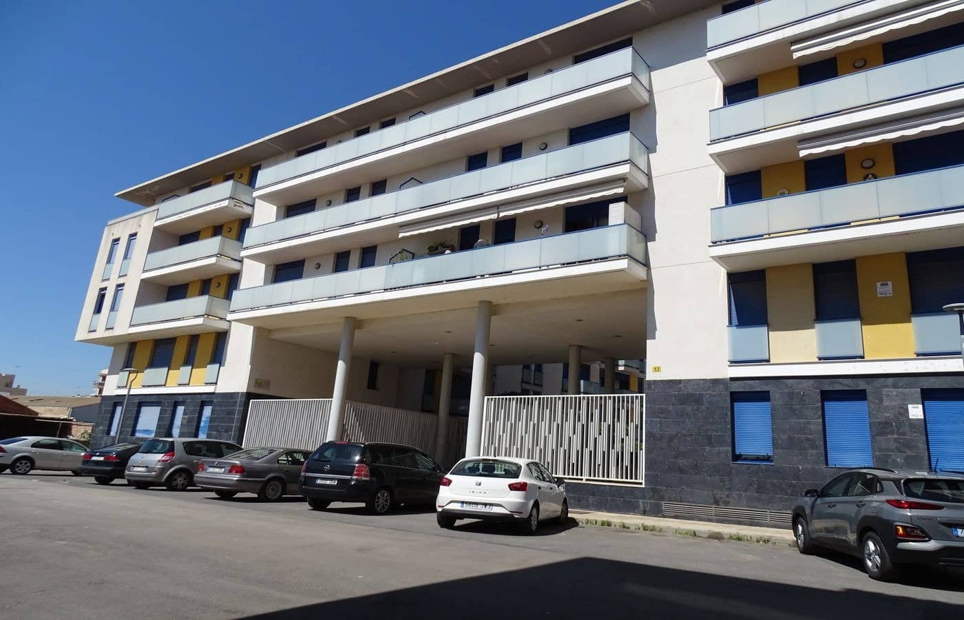 2 bedroom Apartment for sale in Sant Carles de la Rapita - € 124,000 (Ref: 6169149)
