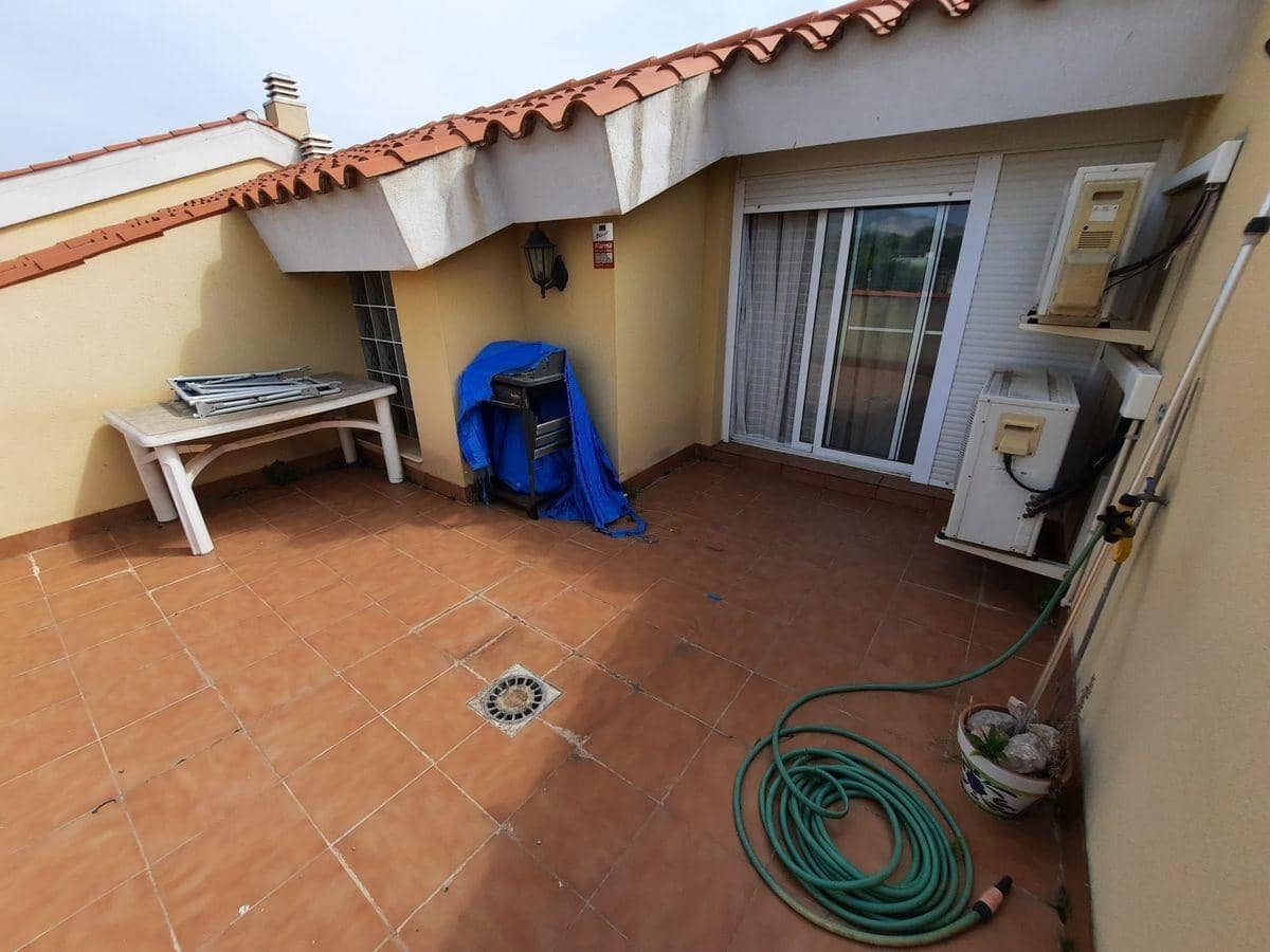 3 bedroom Apartment for sale in Alcanar with pool - € 120,000 (Ref: 7677491)