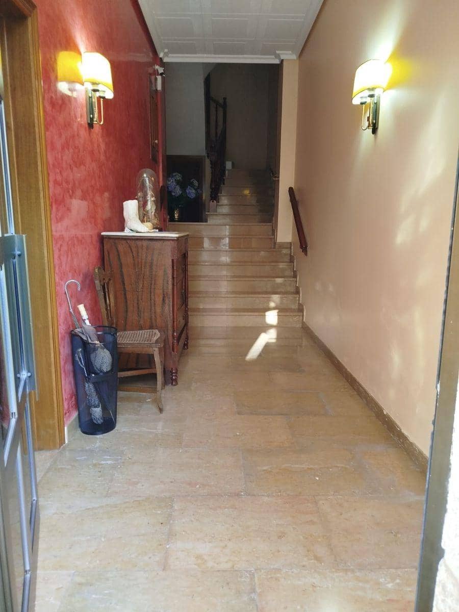 5 bedroom Townhouse for sale in Sant Carles de la Rapita - € 298,000 (Ref: 8688984)