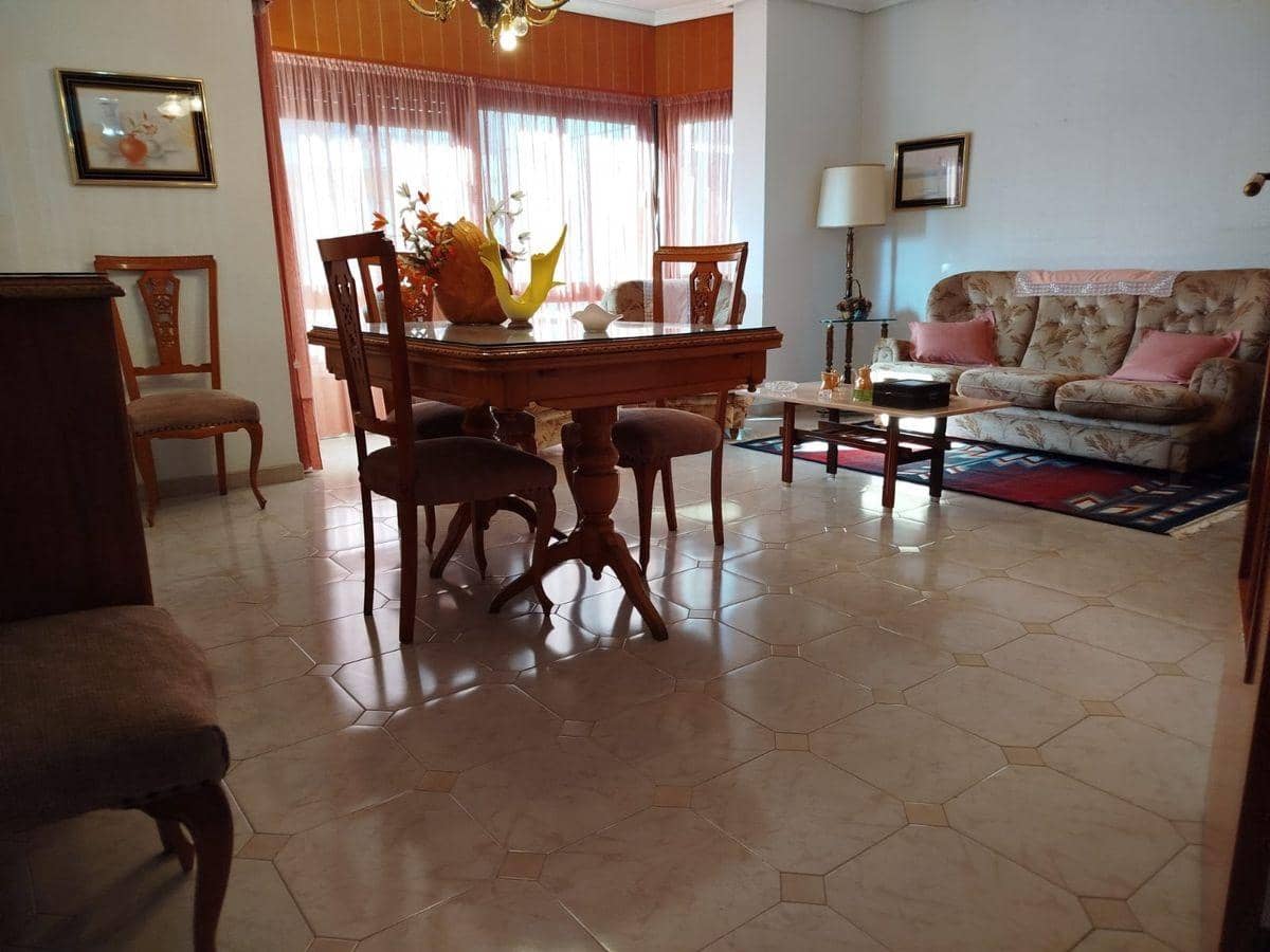 5 bedroom Townhouse for sale in Sant Carles de la Rapita - € 298,000 (Ref: 8688984)