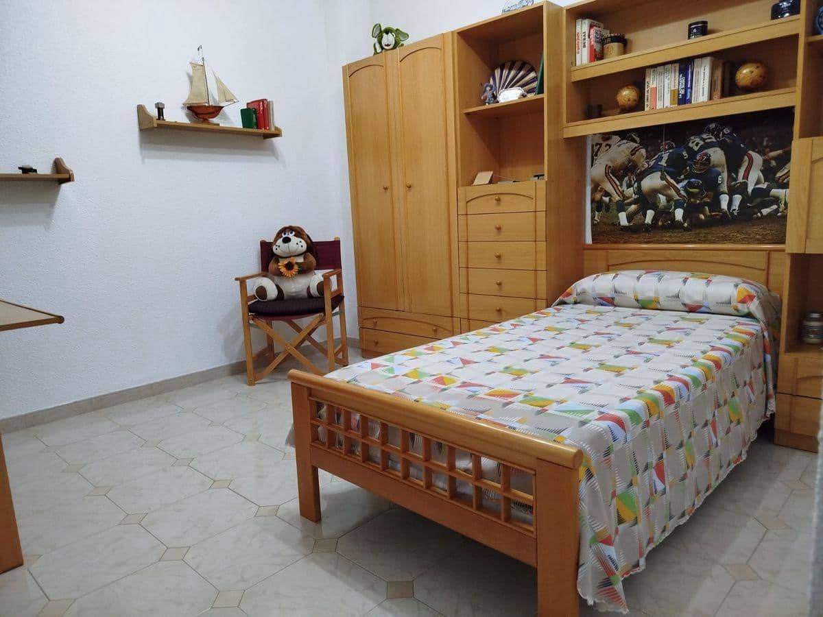 5 bedroom Townhouse for sale in Sant Carles de la Rapita - € 298,000 (Ref: 8688984)