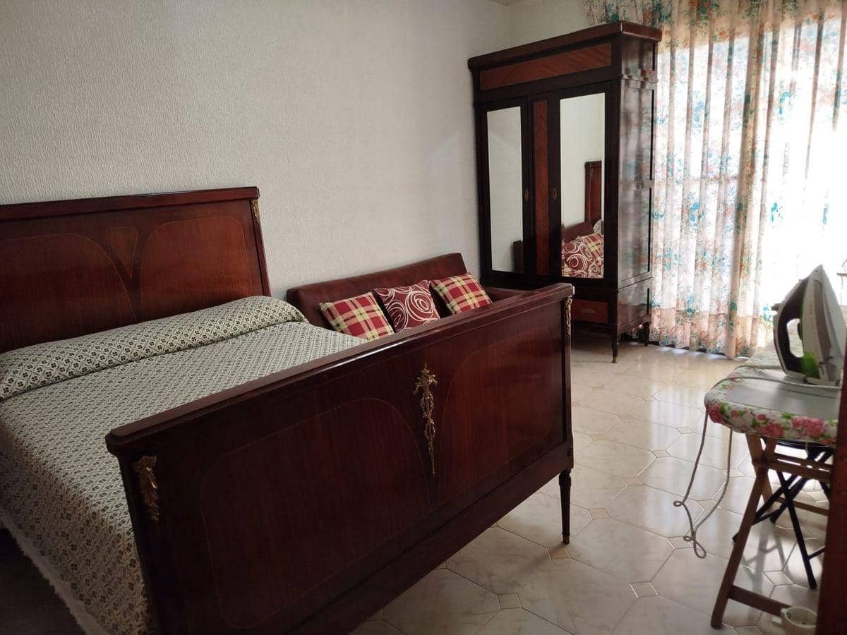 5 bedroom Townhouse for sale in Sant Carles de la Rapita - € 298,000 (Ref: 8688984)