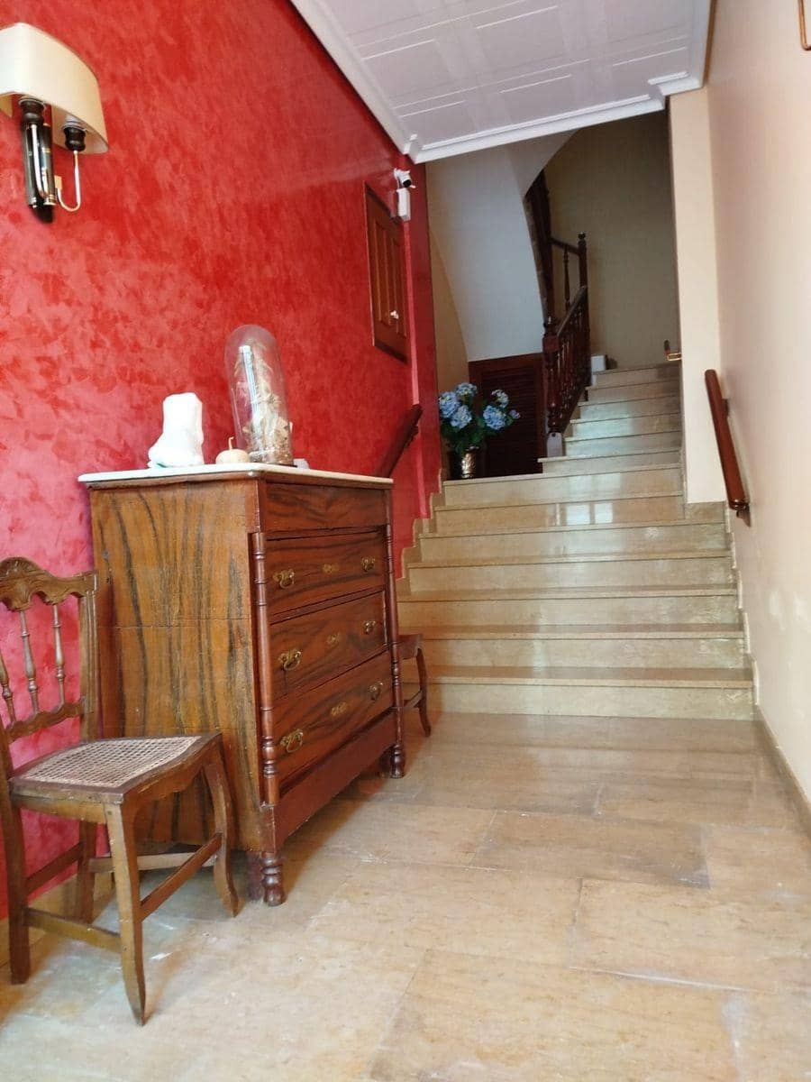 5 bedroom Townhouse for sale in Sant Carles de la Rapita - € 298,000 (Ref: 8688984)