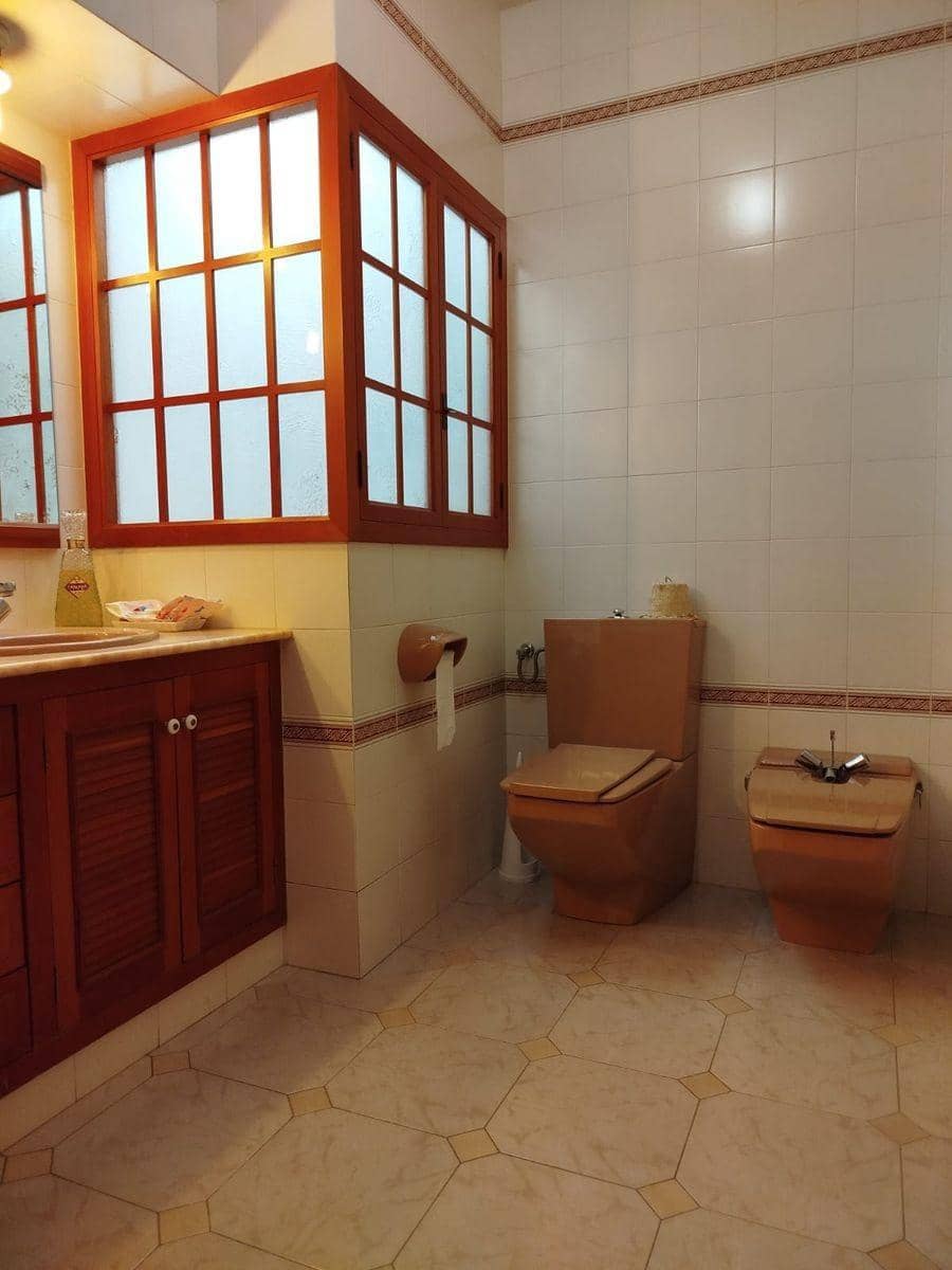 5 bedroom Townhouse for sale in Sant Carles de la Rapita - € 298,000 (Ref: 8688984)