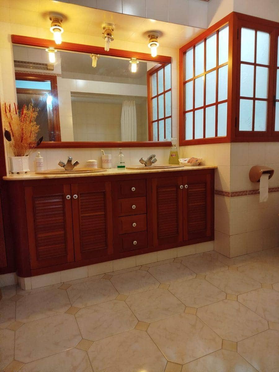 5 bedroom Townhouse for sale in Sant Carles de la Rapita - € 298,000 (Ref: 8688984)