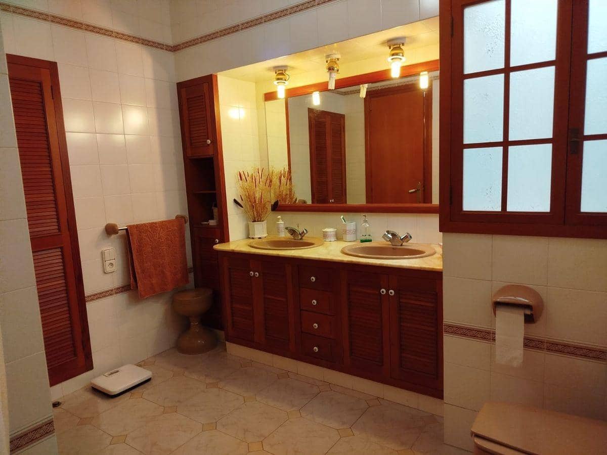 5 bedroom Townhouse for sale in Sant Carles de la Rapita - € 298,000 (Ref: 8688984)