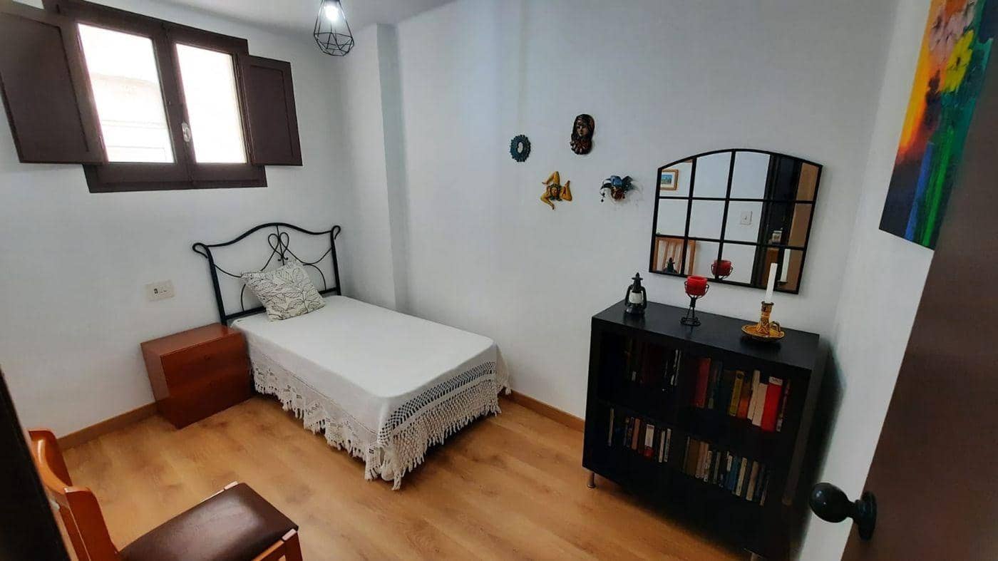 3 bedroom Flat for sale in Sant Carles de la Rapita - € 136,000 (Ref: 9375338)