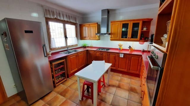 5 soverom Villa til salgs i Alcanar med svømmebasseng garasje - € 340 000 (Ref: 9379029)