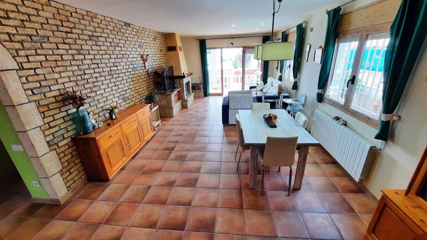 5 bedroom Villa for sale in Alcanar with pool garage - € 340,000 (Ref: 9379029)