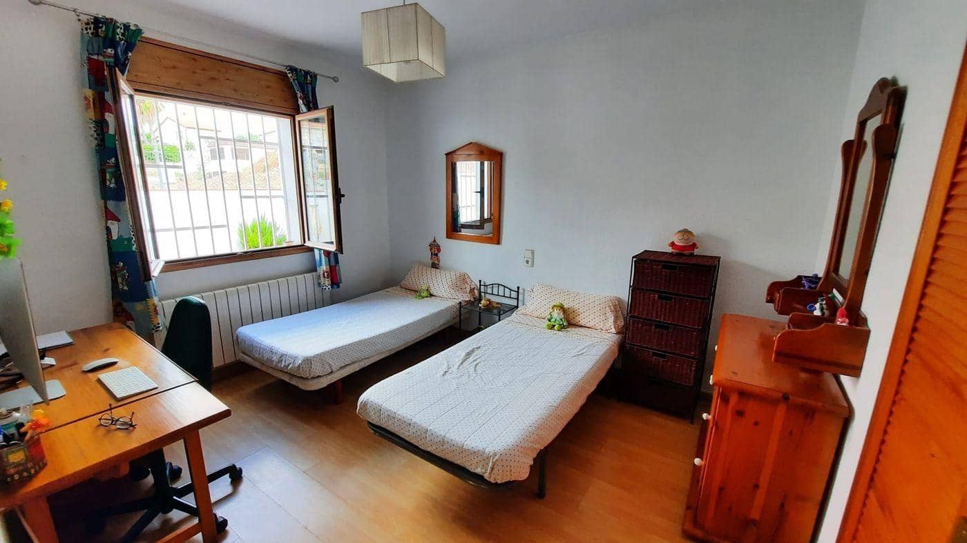 5 bedroom Villa for sale in Alcanar with pool garage - € 340,000 (Ref: 9379029)