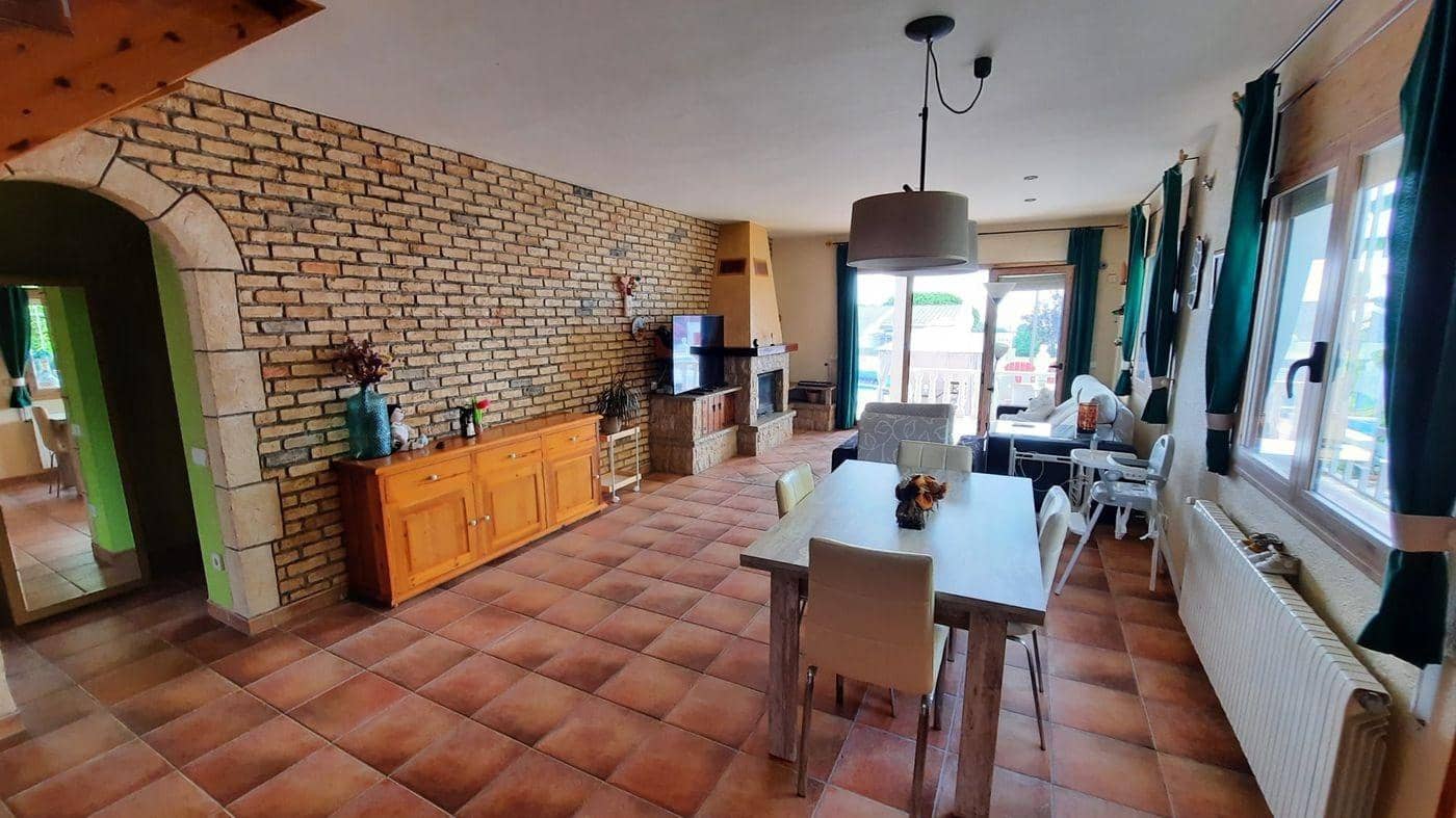 5 bedroom Villa for sale in Alcanar with pool garage - € 340,000 (Ref: 9379029)