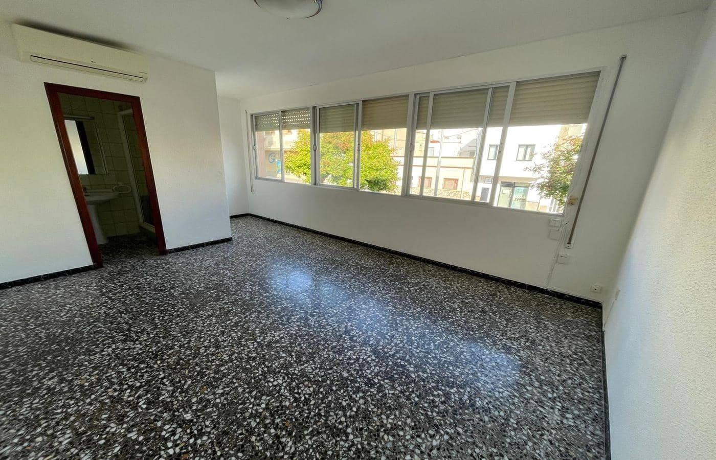 4 bedroom Flat for sale in Sant Carles de la Rapita - € 143,000 (Ref: 9382844)