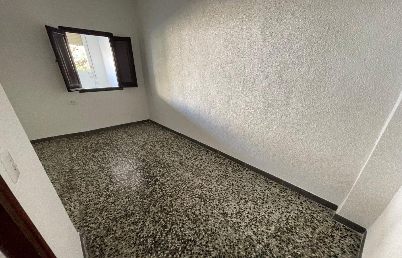 4 bedroom Flat for sale in Sant Carles de la Rapita - € 143,000 (Ref: 9382844)