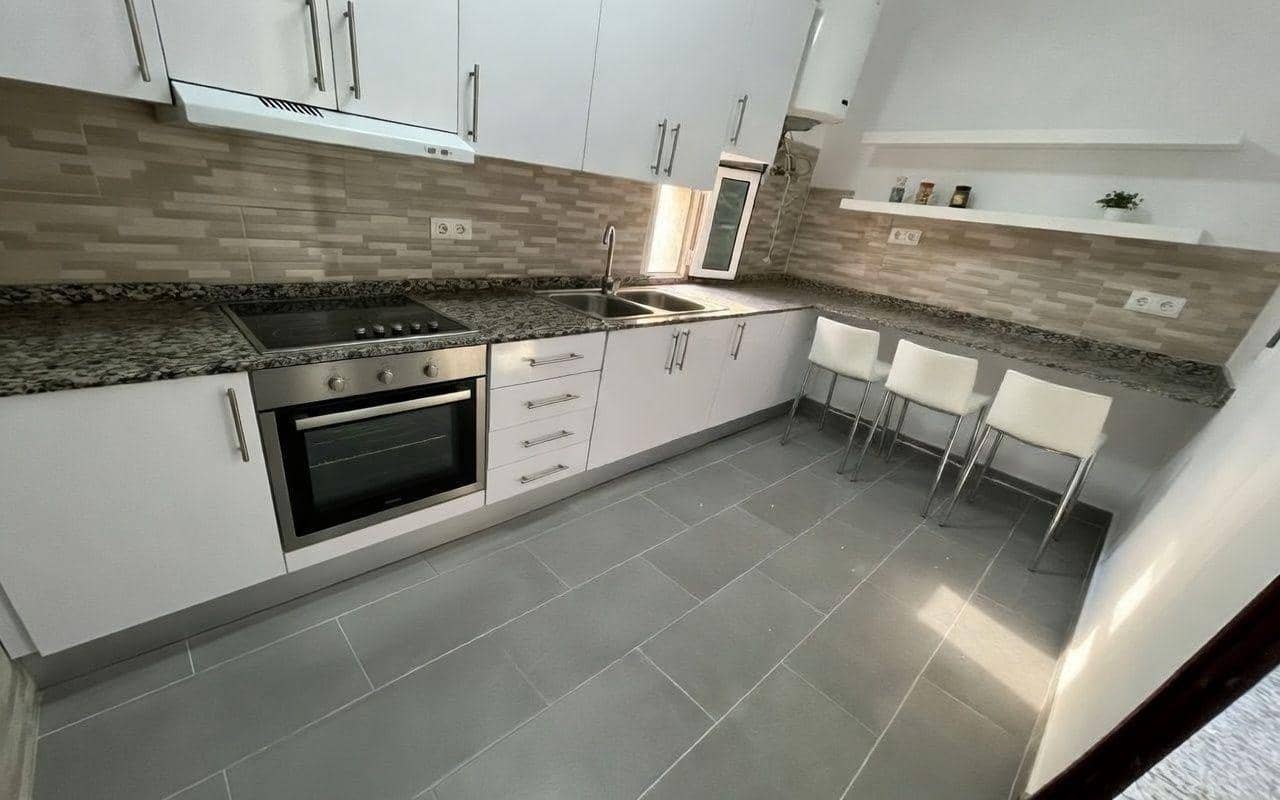 4 bedroom Flat for sale in Sant Carles de la Rapita - € 141,000 (Ref: 9382844)