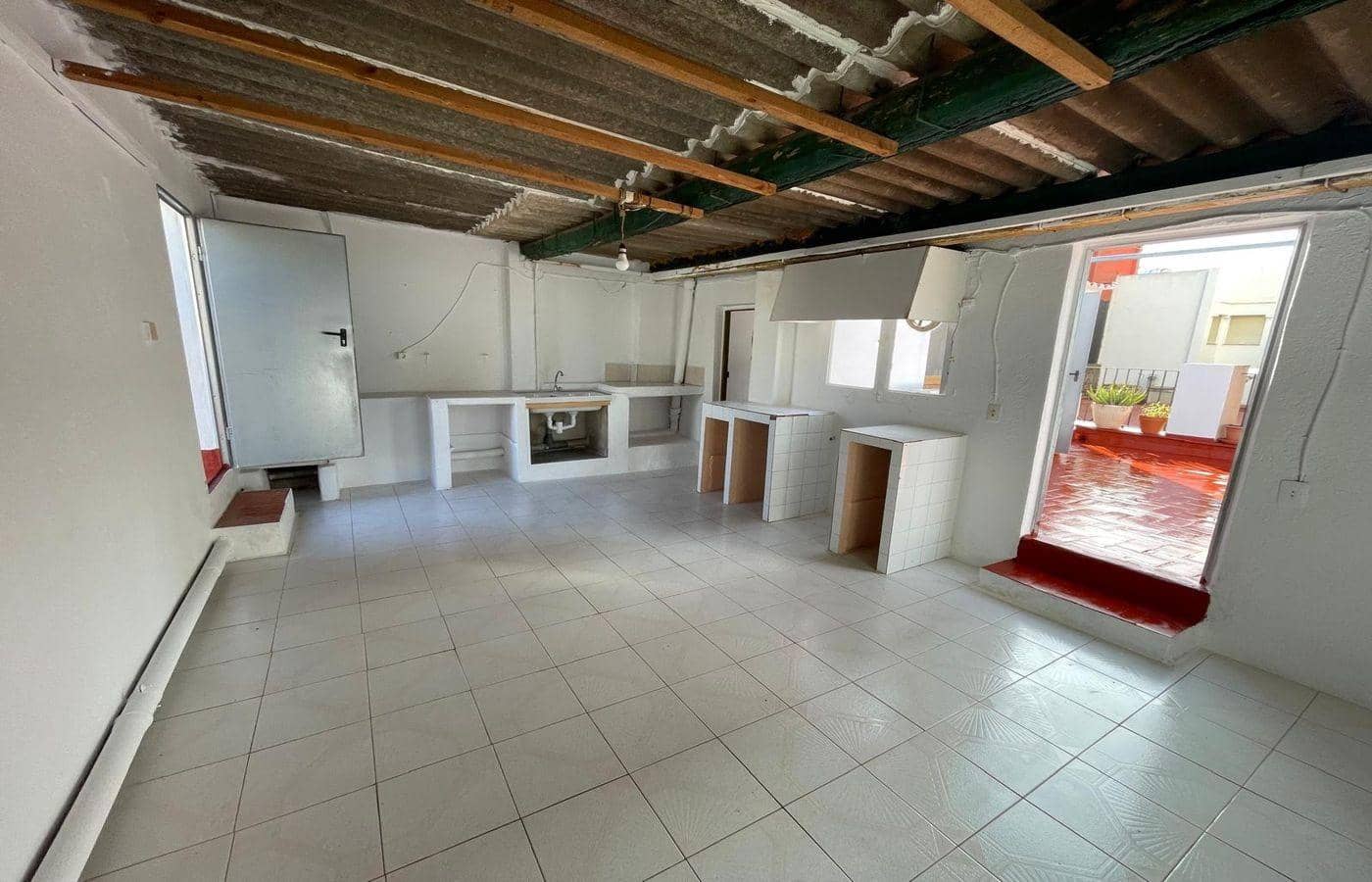 4 bedroom Flat for sale in Sant Carles de la Rapita - € 141,000 (Ref: 9382844)