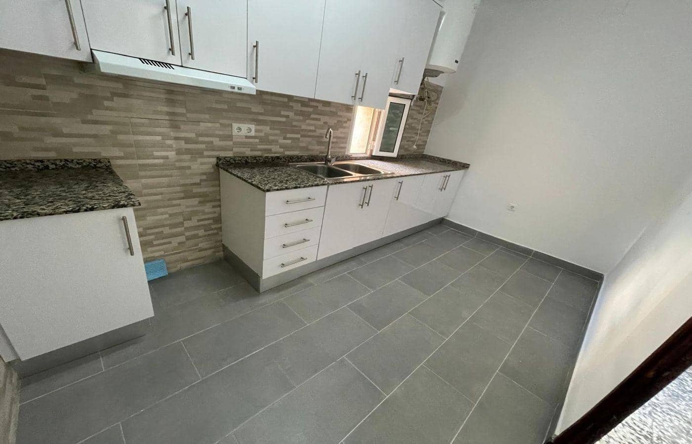 4 bedroom Flat for sale in Sant Carles de la Rapita - € 141,000 (Ref: 9382844)
