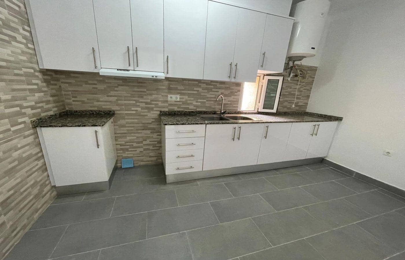 4 bedroom Flat for sale in Sant Carles de la Rapita - € 141,000 (Ref: 9382844)