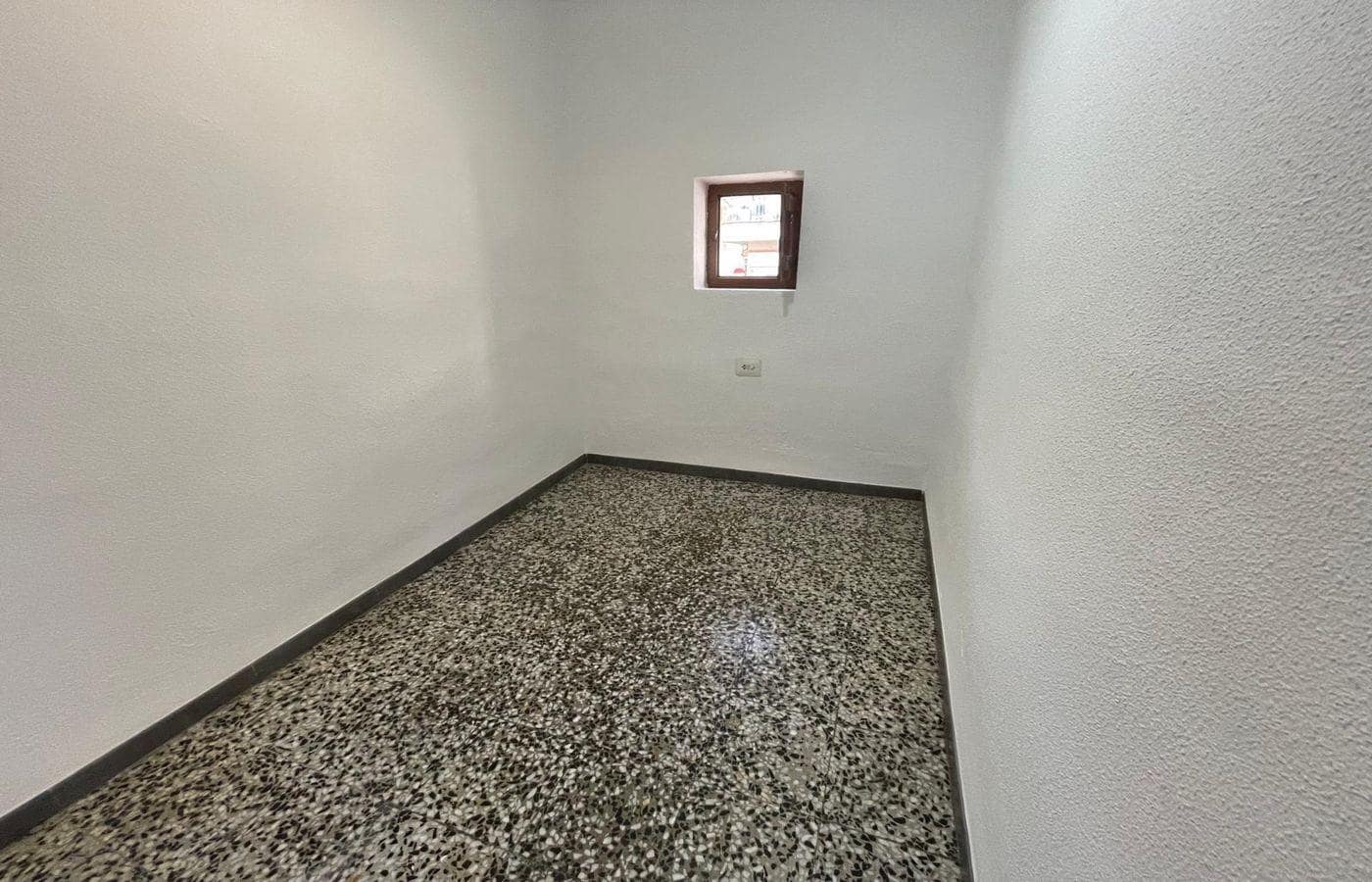 4 bedroom Flat for sale in Sant Carles de la Rapita - € 141,000 (Ref: 9382844)