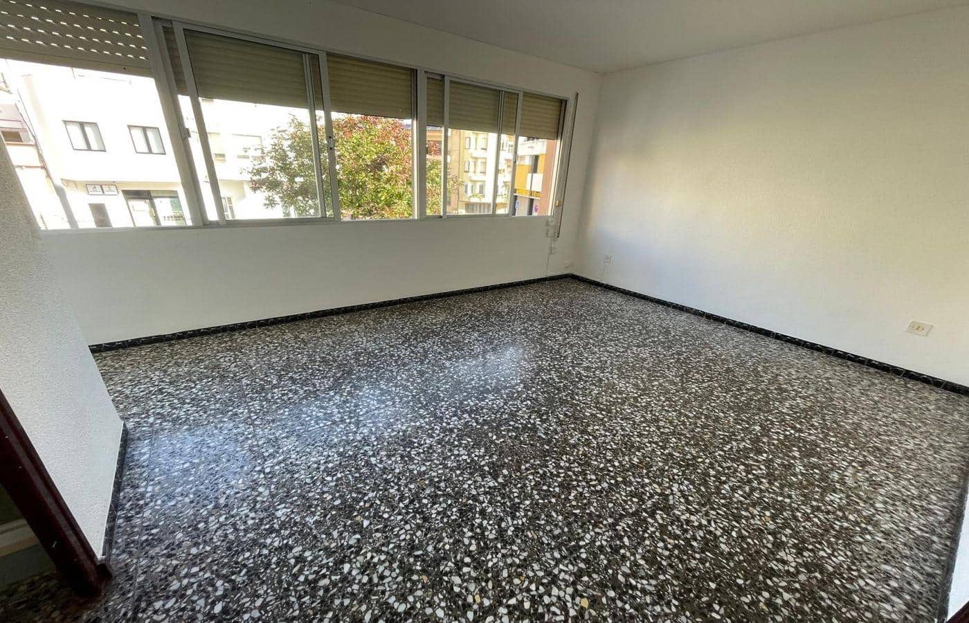 4 bedroom Flat for sale in Sant Carles de la Rapita - € 141,000 (Ref: 9382844)
