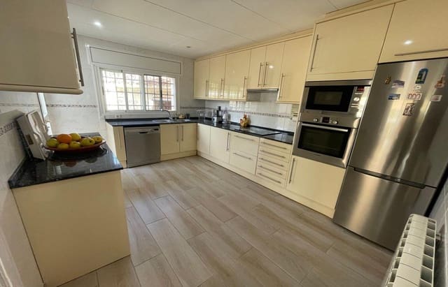 4 makuuhuone Huvila myytävänä paikassa Alcanar mukana 
autotalli - 315 000 € (Ref: 9555839)