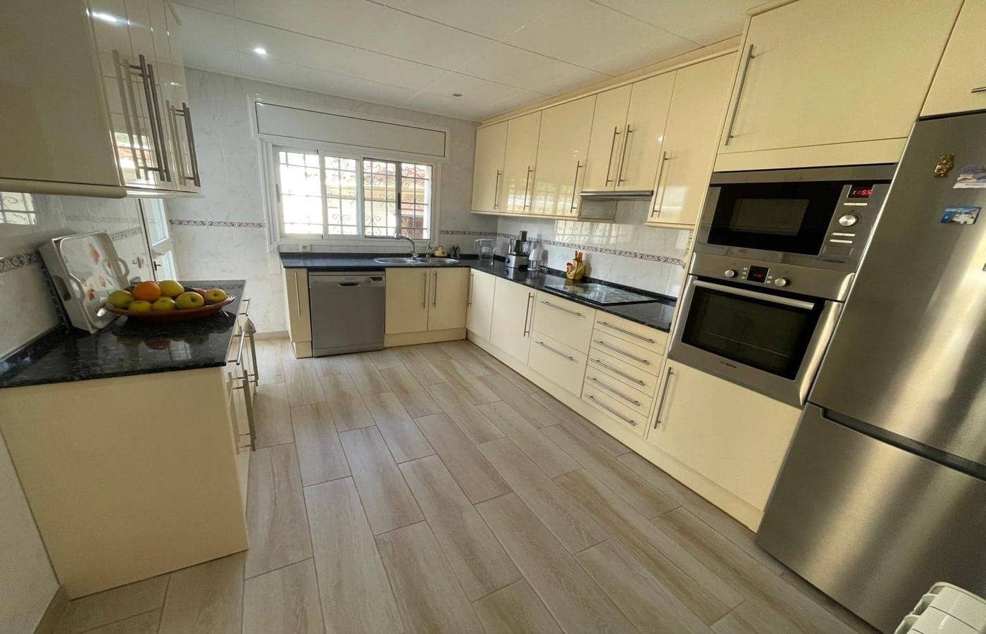 4 makuuhuone Huvila myytävänä paikassa Alcanar mukana 
autotalli - 315 000 € (Ref: 9555839)