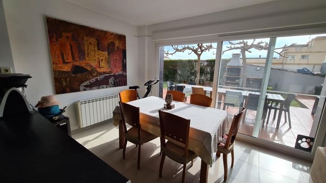 4 soverom Rekkehus til salgs i Vinaròs med svømmebasseng garasje - € 499 000 (Ref: 9652009)