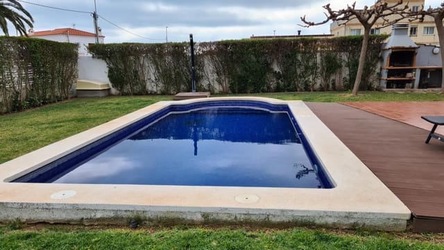 4 soverom Rekkehus til salgs i Vinaròs med svømmebasseng garasje - € 499 000 (Ref: 9652009)