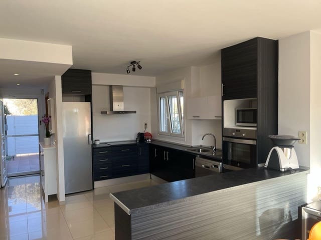 4 soveværelse Rækkehus til salg i Vinaròs med swimmingpool garage - € 499.000 (Ref: 9652009)