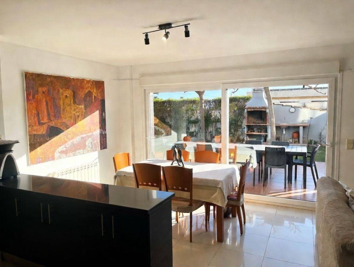 4 makuuhuone Rivitalo myytävänä paikassa Vinaros mukana uima-altaan 
autotalli - 499 000 € (Ref: 9652009)