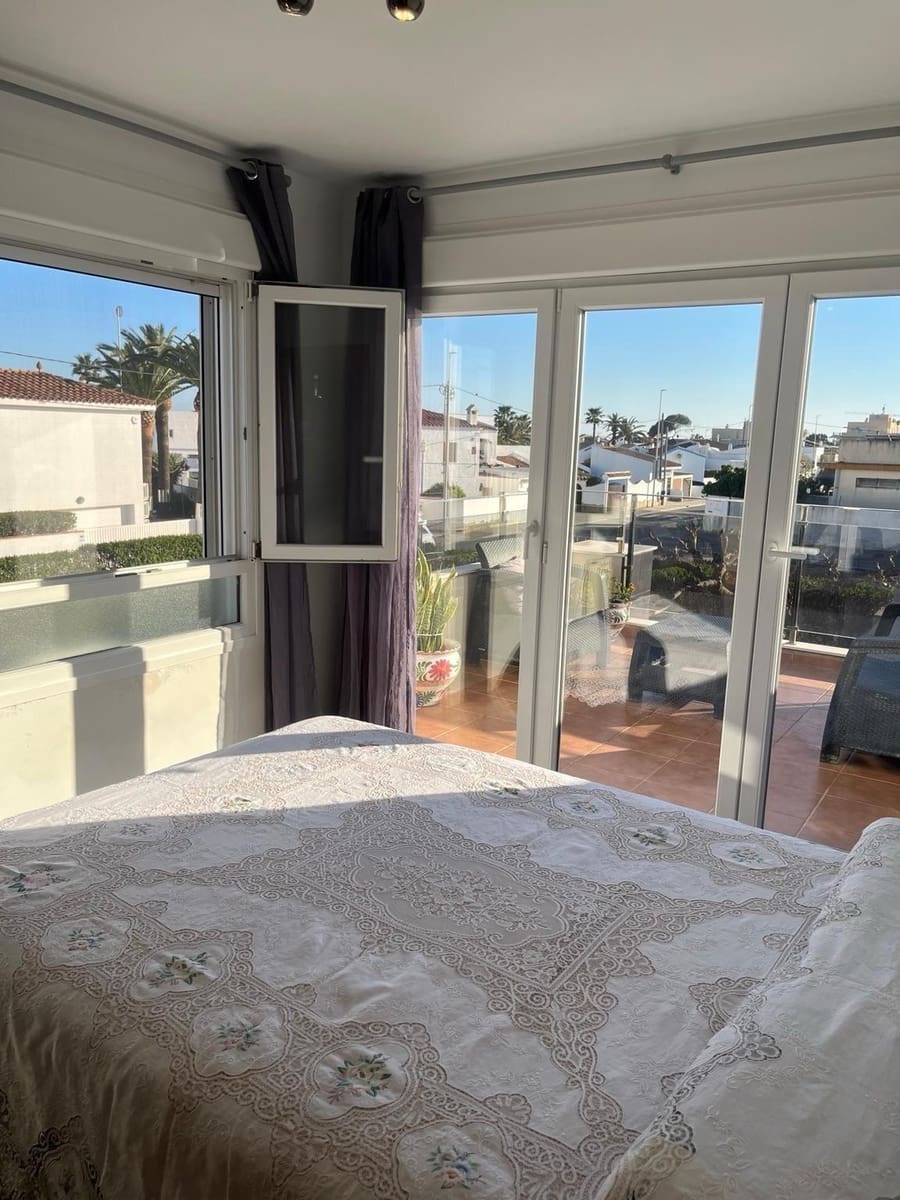 4 makuuhuone Rivitalo myytävänä paikassa Vinaros mukana uima-altaan 
autotalli - 499 000 € (Ref: 9652009)