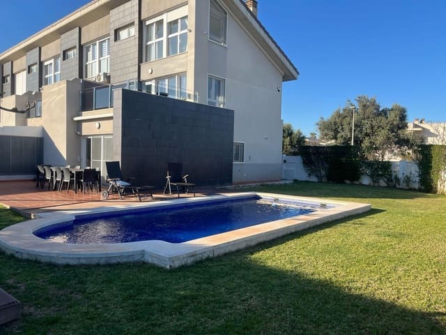 4 soveværelse Rækkehus til salg i Vinaròs med swimmingpool garage - € 499.000 (Ref: 9652009)