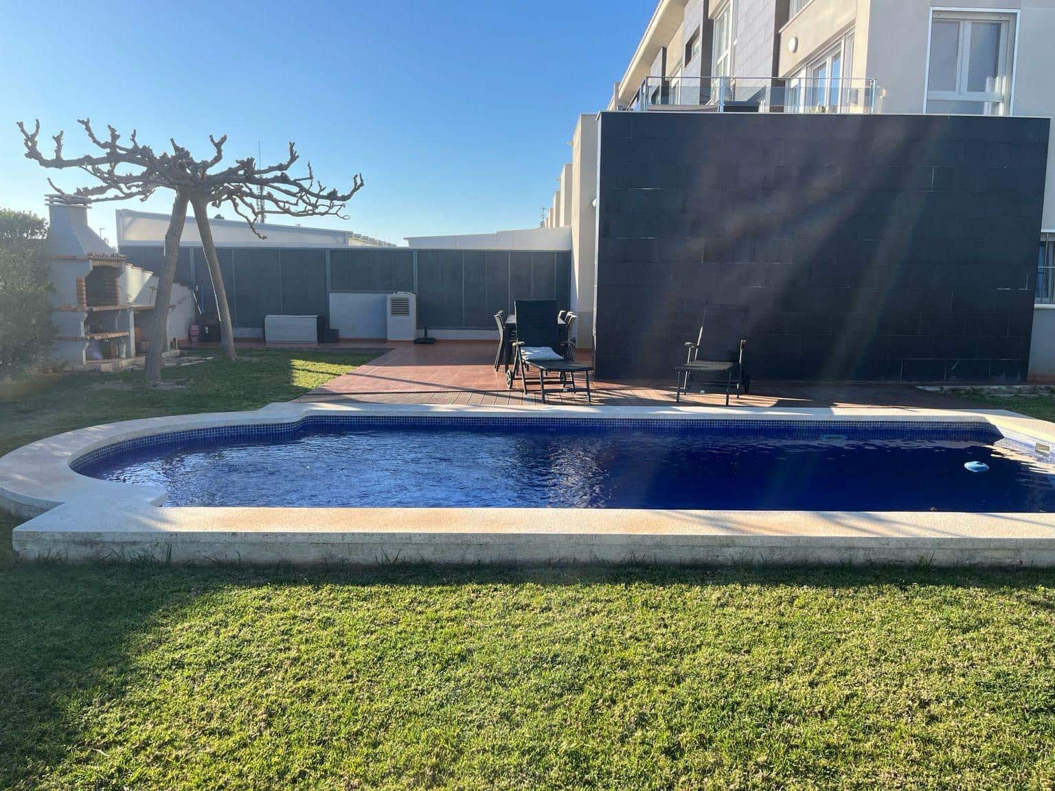 4 makuuhuone Rivitalo myytävänä paikassa Vinaros mukana uima-altaan 
autotalli - 499 000 € (Ref: 9652009)