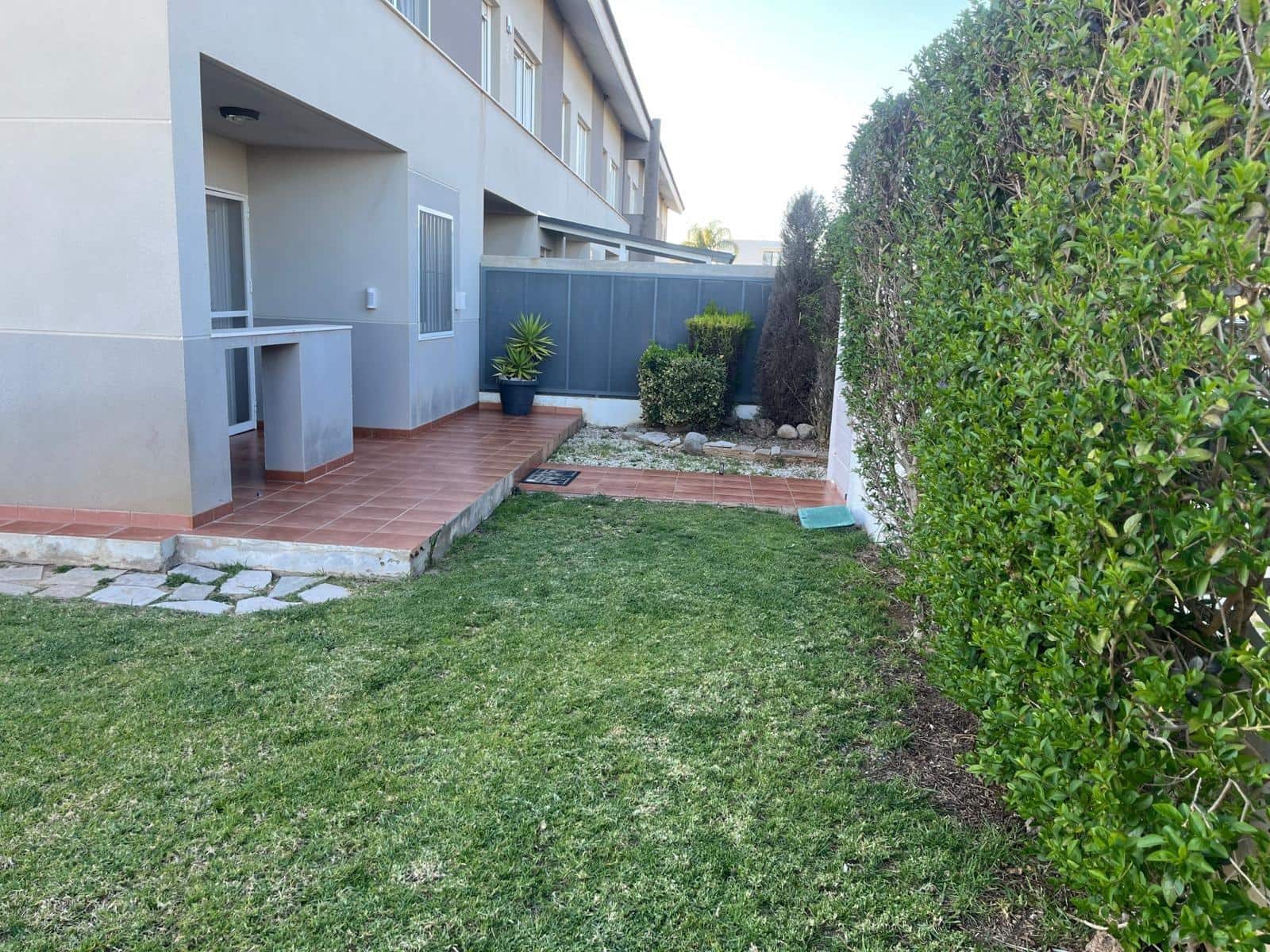 4 makuuhuone Rivitalo myytävänä paikassa Vinaros mukana uima-altaan 
autotalli - 499 000 € (Ref: 9652009)