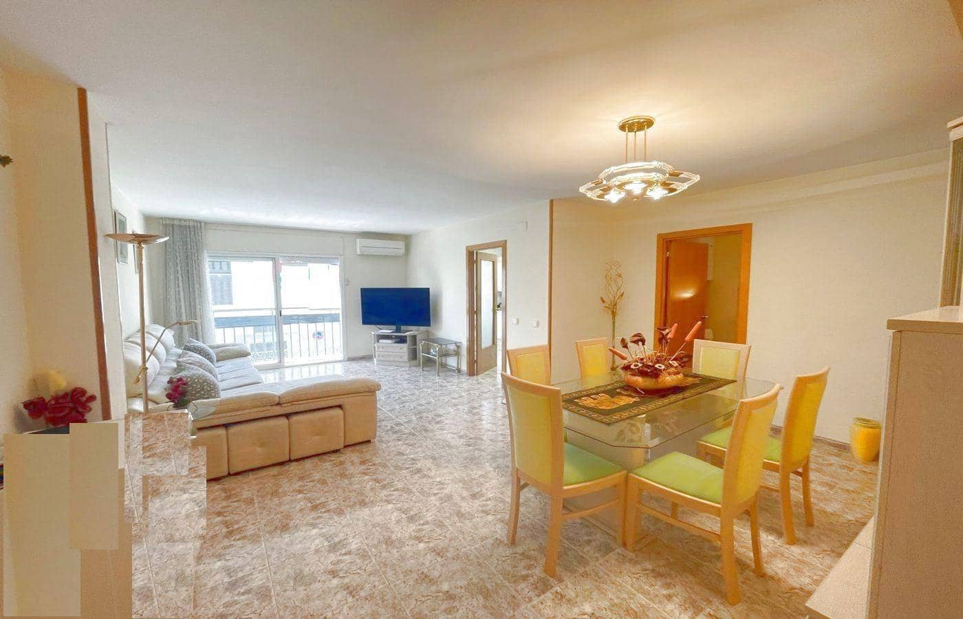 4 bedroom Flat for sale in Sant Carles de la Rapita - € 159,000 (Ref: 9690616)