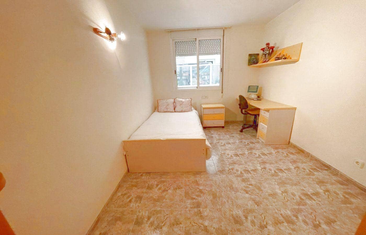 4 bedroom Flat for sale in Sant Carles de la Rapita - € 159,000 (Ref: 9690616)