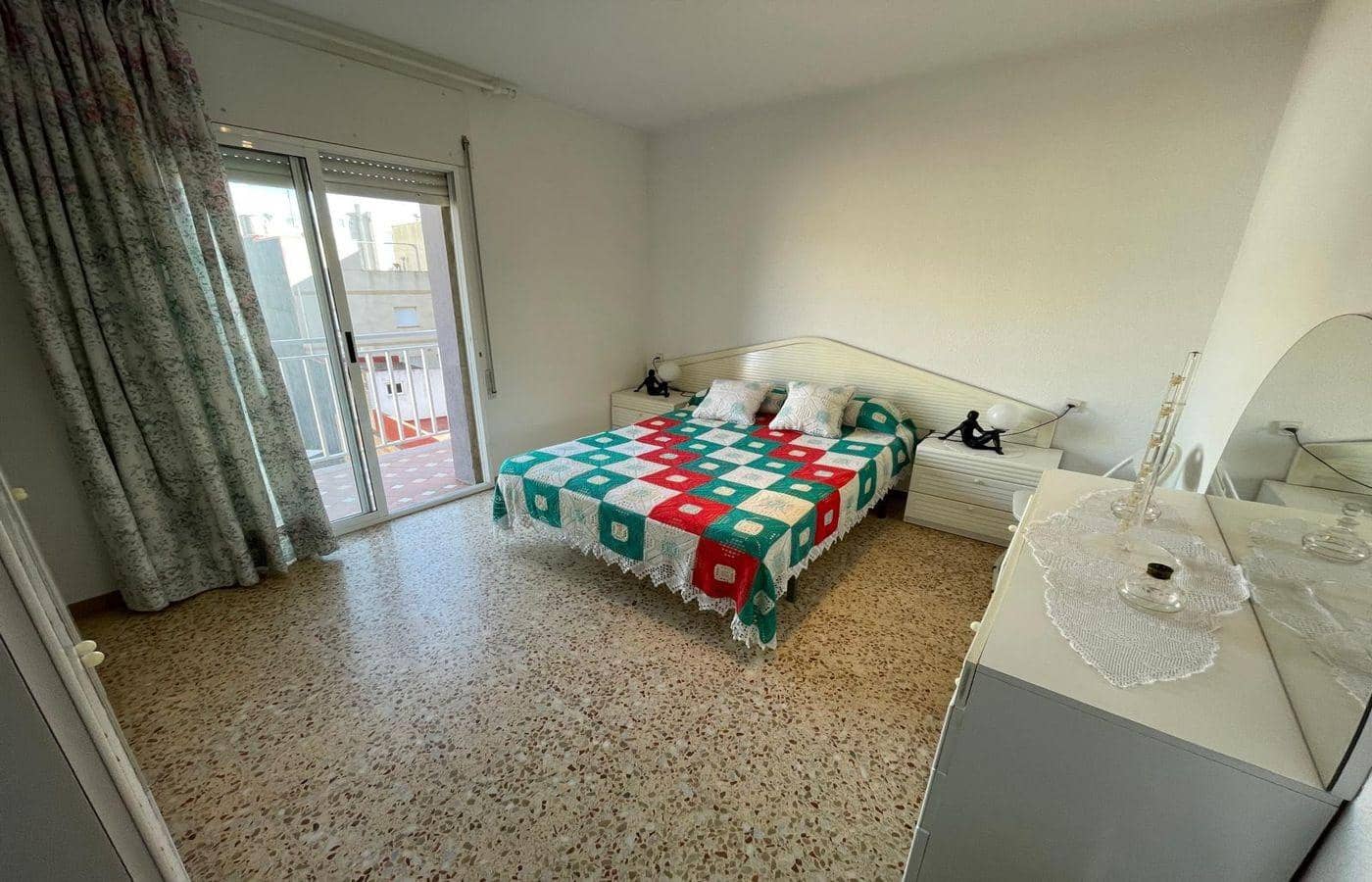 3 bedroom Flat for sale in Sant Carles de la Rapita - € 85,000 (Ref: 9735590)