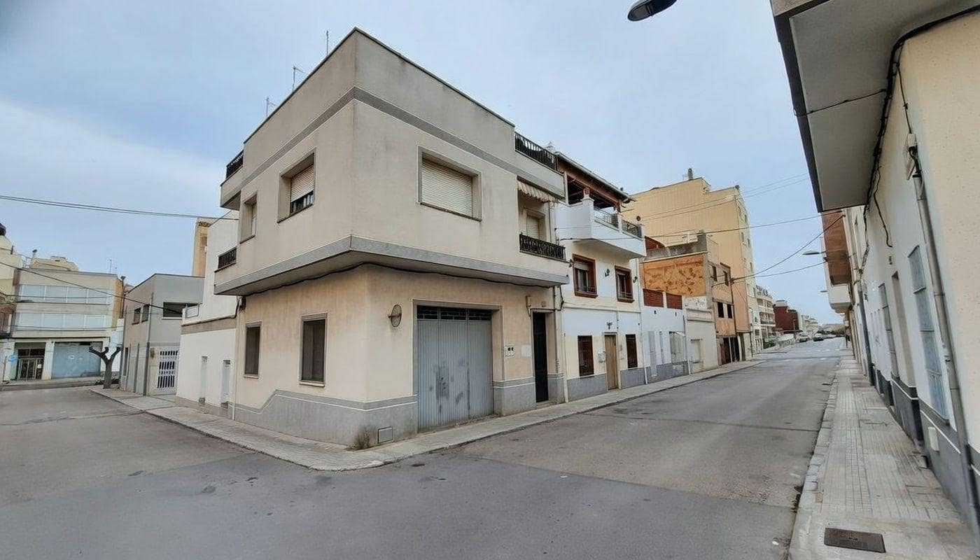 2 bedroom Townhouse for sale in Sant Carles de la Rapita - € 165,000 (Ref: 9743138)