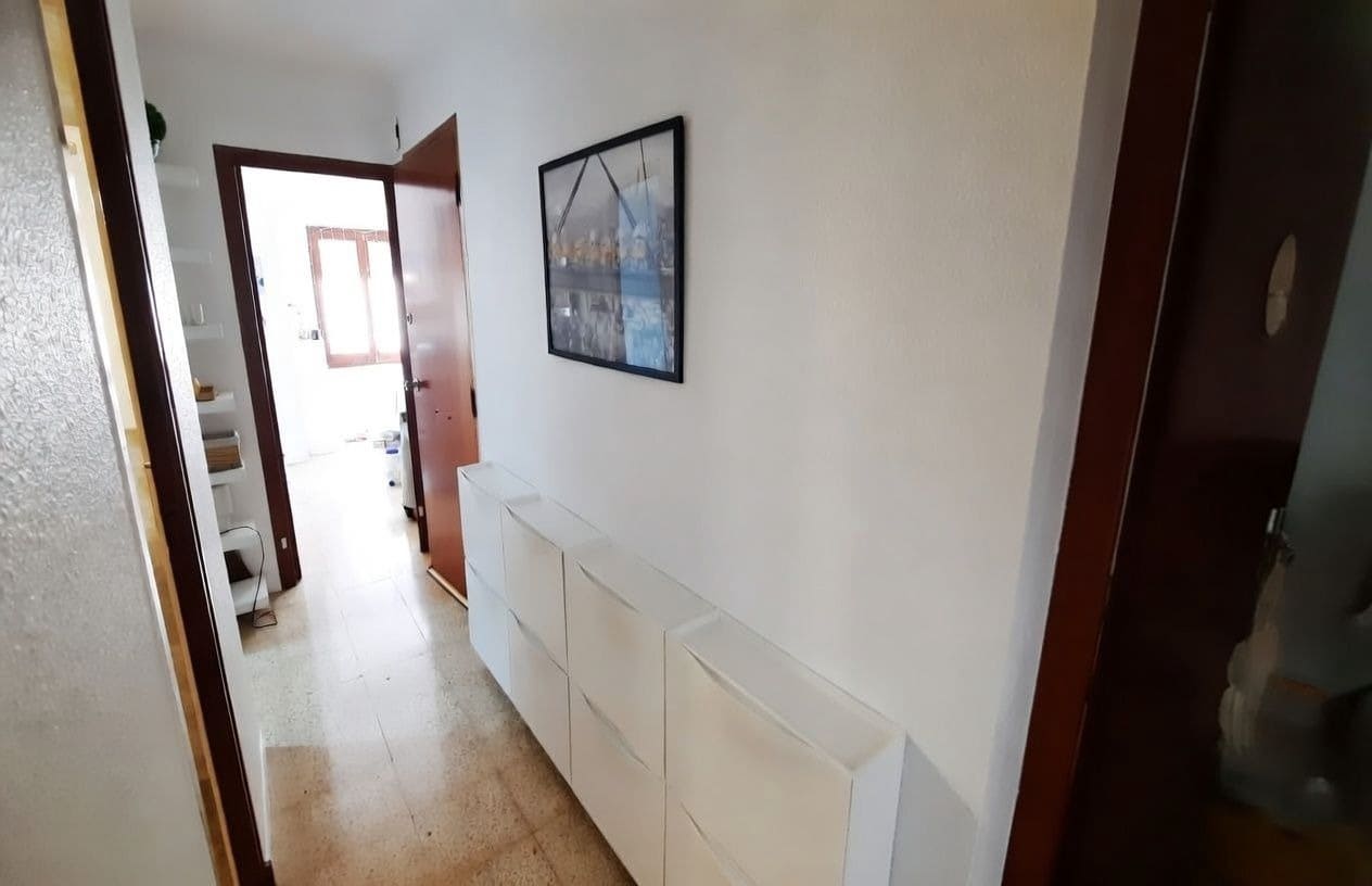 3 bedroom Flat for sale in Sant Carles de la Rapita with garage - € 140,000 (Ref: 9849381)