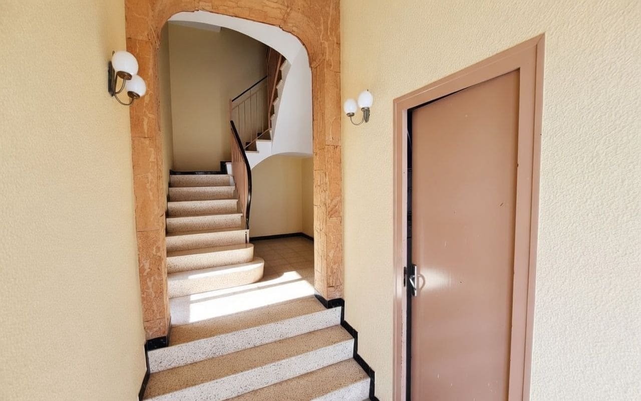 3 bedroom Flat for sale in Sant Carles de la Rapita with garage - € 140,000 (Ref: 9849381)